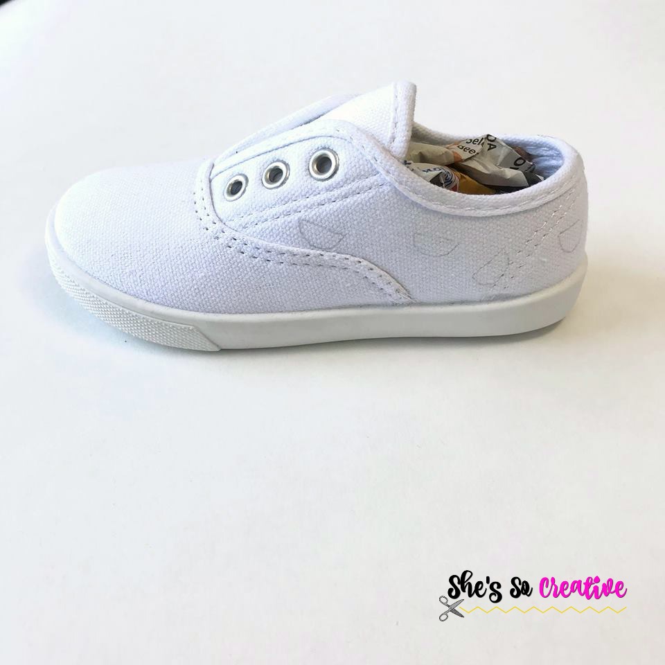 How to Make DIY Watermelon Canvas Shoes - Free Tutorial 6 DIY Watermelon Canvas Shoes Tutorial