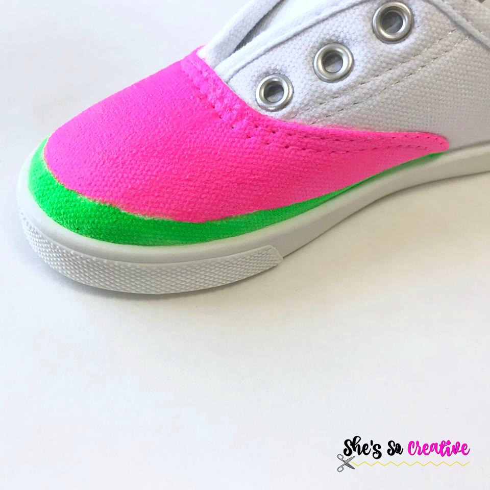 How to Make DIY Watermelon Canvas Shoes - Free Tutorial 10 https://www.pinterest.com/pin/856880266576605127/