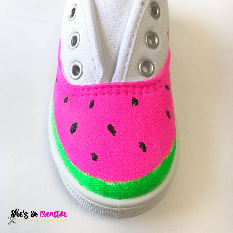 How to Make DIY Watermelon Canvas Shoes - Free Tutorial 14 https://www.pinterest.com/pin/856880266576605127/