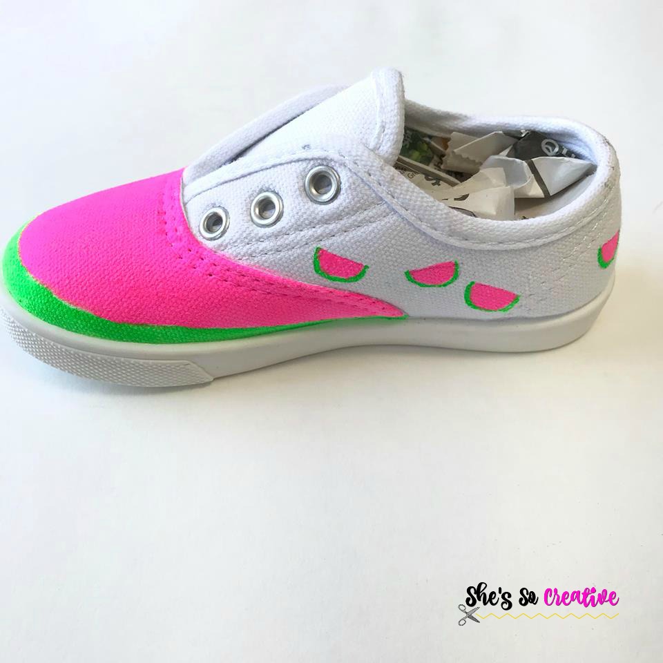 How to Make DIY Watermelon Canvas Shoes - Free Tutorial 12 https://www.pinterest.com/pin/856880266576605127/