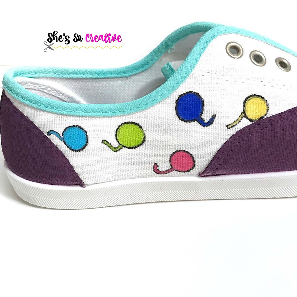 How to Make DIY Yarn Ball Canvas Shoes - Free Tutorial 8 DIY Yarn Ball Canvas Shoes