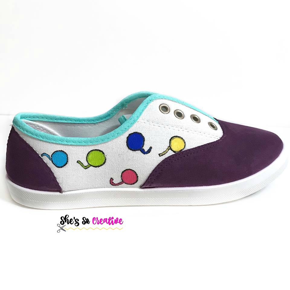 How to Make DIY Yarn Ball Canvas Shoes - Free Tutorial 9 DIY Yarn Ball Canvas Shoes