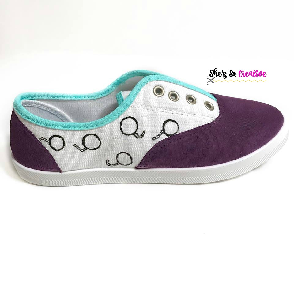 How to Make DIY Yarn Ball Canvas Shoes - Free Tutorial 5 DIY Yarn Ball Canvas Shoes